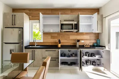 Emerald 2br Apt -#E2 in Noord-Sleeps 4