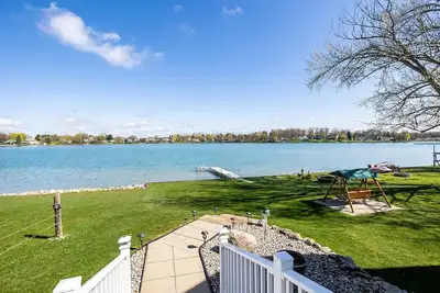 Image de Immaculate Waterfront Cottage on Silver Lake in Irish Hills