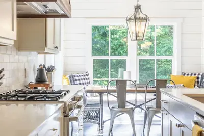 Image de 5 bedroom, 4 bath modern farmhouse, close to downtown