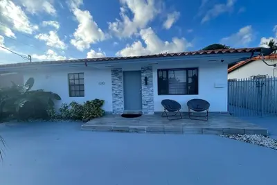 Image de Luxury house in Miami’s center!