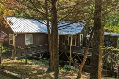 Image de By Lake Rabun Beach and Angel Falls. Dreamy, dog friendly, and forest views