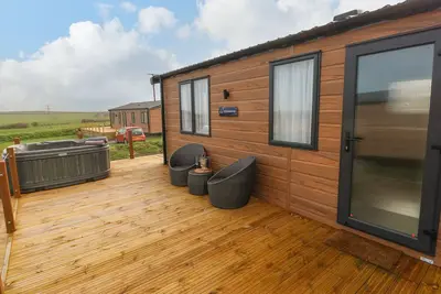 Image de The Waves, pet friendly, with hot tub in Broad Haven