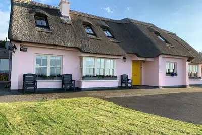 Image de Connemara Thatched Cottage,