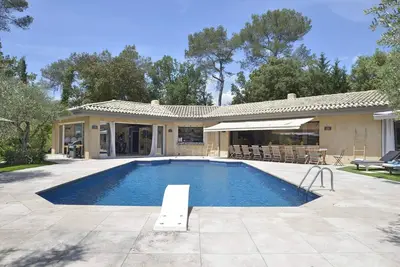 Image de Demeure dans un domaine privé au cœur de Valbonne