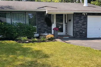 Beautiful home near Drumlins Country Club/Su
