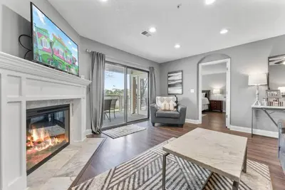 Image de Cozy Retreat in the Heart of the City: Enjoy Free Daily Attractions & Indoor Pool!