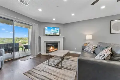 Image de Free Tickets! Spacious Oasis in Prime Location with Indoor Pool!