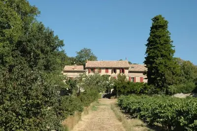 Image de Grande Maison Ancienne avec Piscine/Jardin Privatives sur Nyons