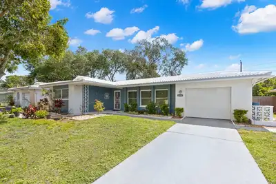 Image de Cozy 2 Bed 2 Bath Home Near Beaches and Downtown Dunedin.