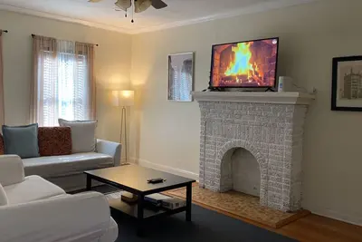 Image de Buffalo Bayou and Montrose - 3Br apartment with King Bed