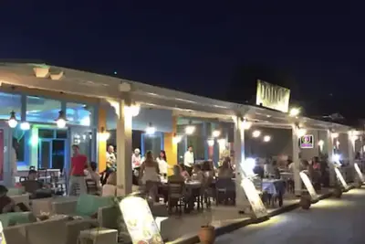 Image de Bunaglow With Pool On The Beach.