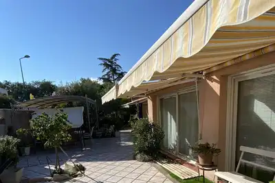 Image de Agréable villa plain-pied, excellent emplacement, soleil et ombrage, jardin clos