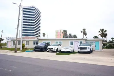 Image de Beautiful Studio Across the beach!