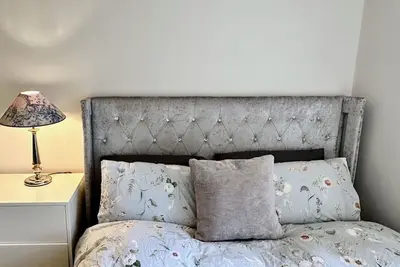 Image de English Garden KingSize Bed Near Station