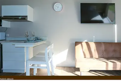 Image de Studio w/ pool, 5 minute walk to Beach
