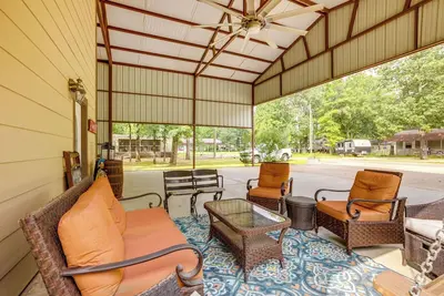 Image de Point Blank Vacation Rental w/ Large Patio!