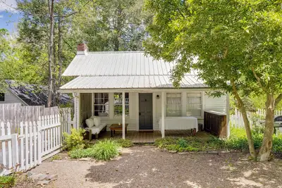 Image de Charming Home < 2 Mi to Downtown Hendersonville!