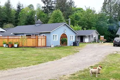 Image de Escape to the Creekside Hideaway