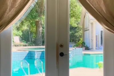 Image de Escape to a 3 Day Digital Detox Cottage at a Boutique Wellness Horse Ranch!