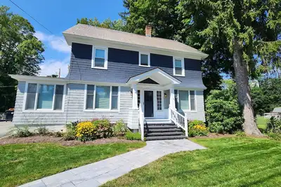 Image de New To Market - Fully Renovated 4br House in Heart of Bolton Landing