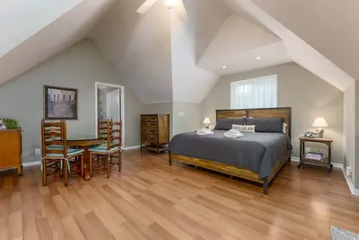 Image de Goshorn Guest Suite - Studio apartment - walking distance to downtown Douglas!