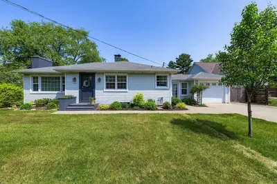 Image de Garden Getaway - Walking Distance to downtown Douglas - Cute Home!