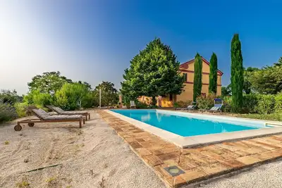 Magnifique maison de vacances privée avec piscine privée, Wifi, Tv, vue panoramique et parking