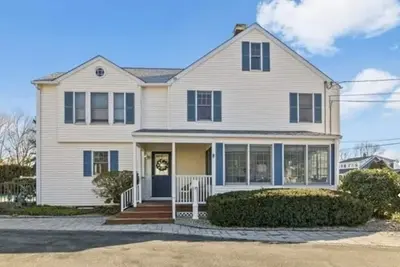 Image de Charming beach home, complete with pool & cozy guest house!