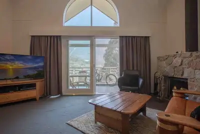 Image de Inala 2 is an exceptional top floor, one bedroom and loft apartment.