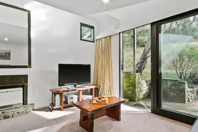 Image de Oberdere 1 nestled in a quiet leafy setting