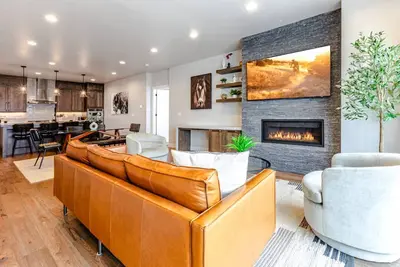 Image de Perfect for Families | New Luxury Vacation Home | Private Hot Tub | 10 Mins to Deer Valley Skiing