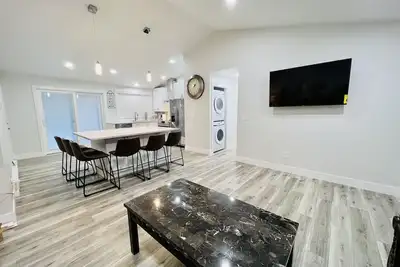 Image de Beautifully Renovated 5-Bedroom Ranch Home in Prime Aurora Neighborhood
