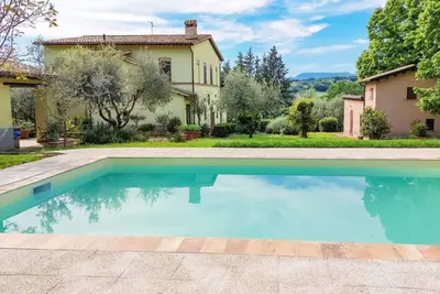 Image de Typical Le Marche region house surrounded by lush greenery, perfect for holidays and relaxation!