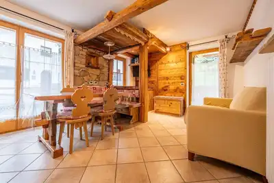 Image de Beautiful mountain refuge style apartment with aged wood finishes