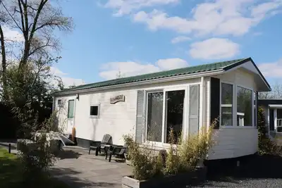 Image de Chalet moderne à Grou avec un grand jardin