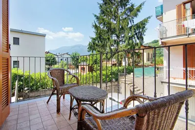 Image de Appartement \"coloré\" avec vue sur la montagne et jardin privé