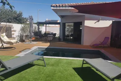 Image de villa neuve contemporaine de plain pied, équipée Bb, 5 km de la mer