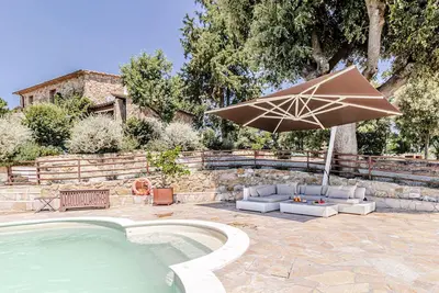 Image de Villa à Montecatini Val Di Cecina avec 5 chambres à coucher, 10 couchages