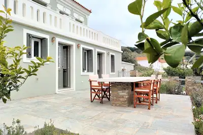 Image de \"spiti\" Sea View Neoclassical Apartment in Stenies