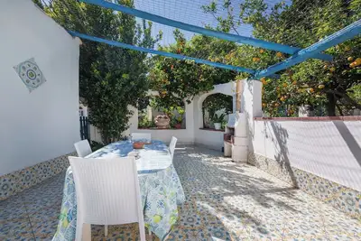 Image de House with Private Courtyard 200 m from the Cliffs
