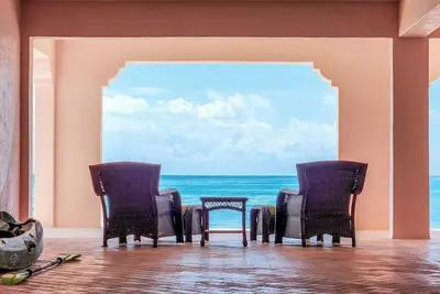 Image de The Shores Condo on the Ocean & Beachfront in Coco Plum 2/2 with a Pool