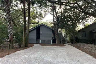 Image de 2br 2ba Oceanwoods Cottage, Short Walk to the Beach and Park