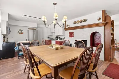 Image de Federal on Exeter Circa 1805 Sleeps 8