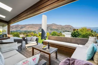 Image de Lake Vista Retreat - Wanaka Holiday Home