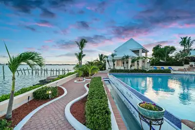 Image de Private Villa within a Luxurious & Gated Estate near world-class fishing/boating