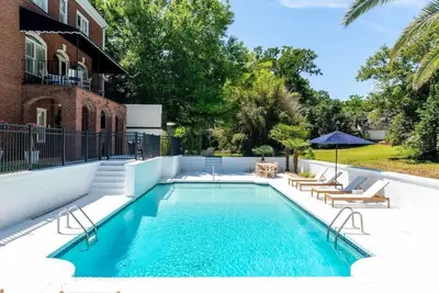 Image de 109 Whole House the Church St Collection with Pool