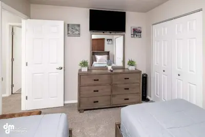 Image de Stylish, Updated Home w/ Great Amenities & WiFi