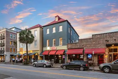 Image de The Pineapple Place | EastBay Historic District Home