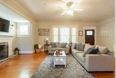 Image de Cute Craftsman on Cranford with a Fabulous Porch