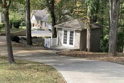 Image de Woodsy 6br Lake House W/ Dock Near Twin Creeks